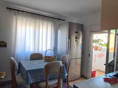 Shitet Apartament 2+1 perballe Maternitetit te Ri Koco Gliozheni