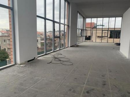 **🏢 Locale in Affitto - Vicino a Golden Park 3**