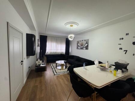 Shitet apartament 2+1 ne Porcelan , Klani