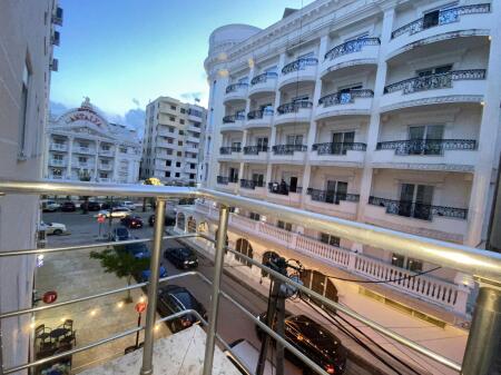 AFFITTO 1+1 + BALCONE 400euro AL HOTEL ANTALYA DISPONIBILE A LUNGO TERMINE 1+1 con Balcone🤌🏽 Centro della Spiaggia di Durazzo📍 Vicino al Mare🌊, bar, ristoranti🥃🍽️, stazione degli autobus 🚌 supermercato🆒ecc Prezzi competitivi👋🏽 🏡HOTEL ANTALYA, Spiaggia di Durazzo🏡 
