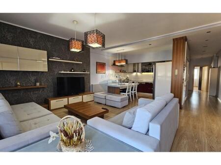 Apartameent 3+1+2 per qira tek Rruga E Dibres !