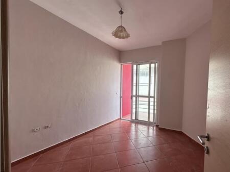 Jepet me qera Apartament 3+1+2,Rruga elbasanit