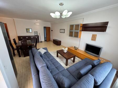 Apartment me qera 2+1+2 Stacioni i trenit prane postes