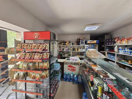 Jepet dyqan me qira ne rrugen Pjeter Budi! 600 € /Muaj