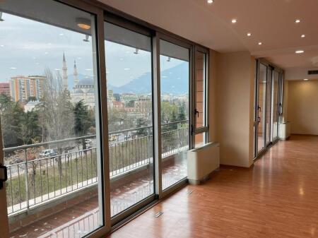 At ETC Shopping Center we rent an office 198 m2 !