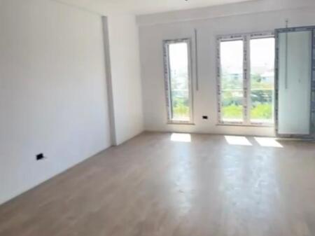 Shitet apartament 2+1