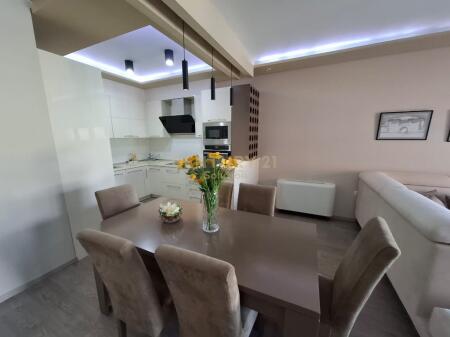 🏢 2-Bedroom, 2-Bathroom Apartment with Parking for Rent – Rruga e Kosovareve