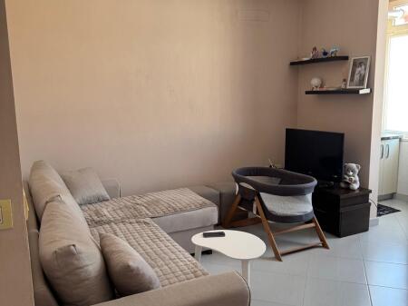 Rruga Siri Kodra,jepet me qera apartament 1+1, 500 Euro