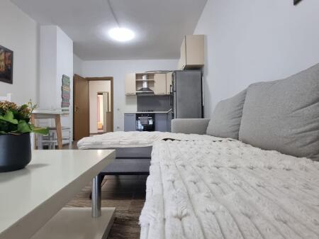 Jepet me Qira – Apartament 1+1 me Verandë Fantastike!