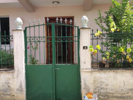 Affittasi il primo piano di una villa privata su 2 piani.