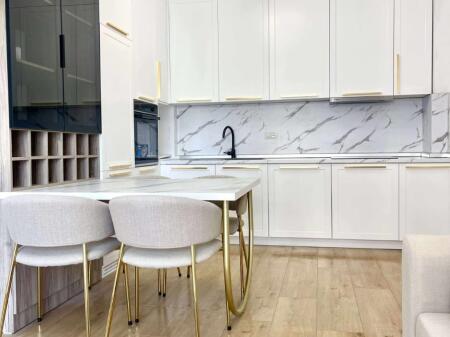 Apartament 1+1+verande per qira ne Astir.