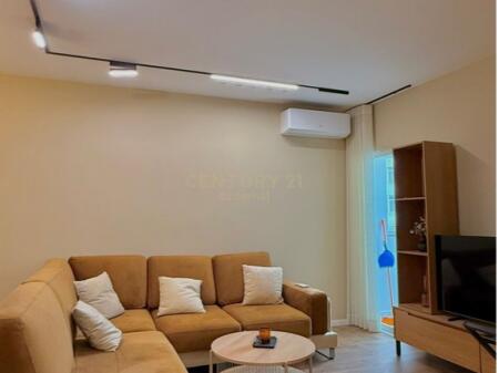 Jepet me qira apartament 2+1 tek Komuna e Parisit