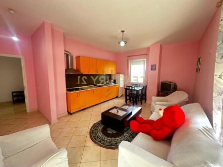 SHTEPI ME QERA ,FRESKU APARTAMENT 2+1 430