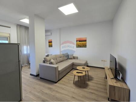 Shitet Apartament 2+1 Komuna e Parisit !