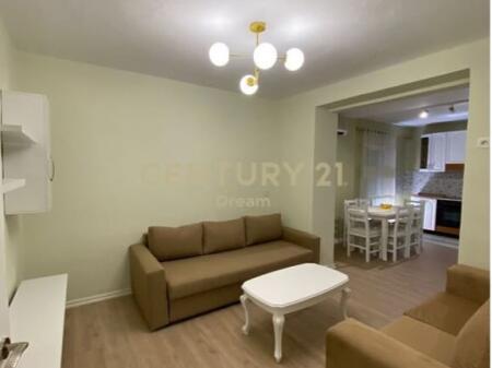 Jepet me qira apartament 3+1 ne Xhamllik