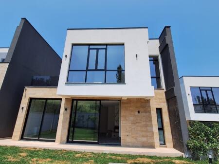 3-Storey Villa For Rent
