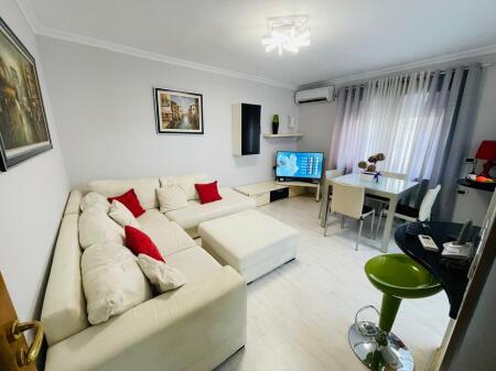 Jepet me QIRA apartament 2+1+Parkim tek Garda, Liqeni