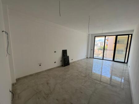 📣 RENT Apartment 2+1+2 📍 Mine Peza Residence ✨   🪜 Floor 1 (With Elevator)  📐 Total Area 118 m2  🛋️ EMPTY  👍 Suitable For Office Spaces, Dental Clinic, Studio, Etc.   💶 Price 1,000 Euro Net