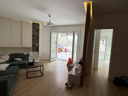 Shitet apartament 1+1+verande te Kompleksi "Kodra e Diellit 2".