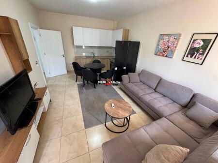 Jepet apartament me qera 2+1 afer Shkolles Rreze Drite Sauk Tirane ID (42115336)
