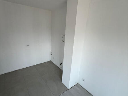 Office for Rent 1+1 near the Train Station (ID BZ2671) Tirana