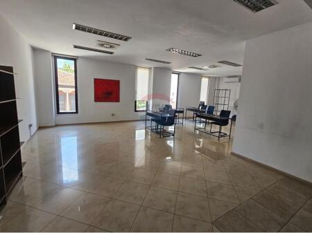 Jepet zyrë me qira te Torre Drin Qender Tirane !