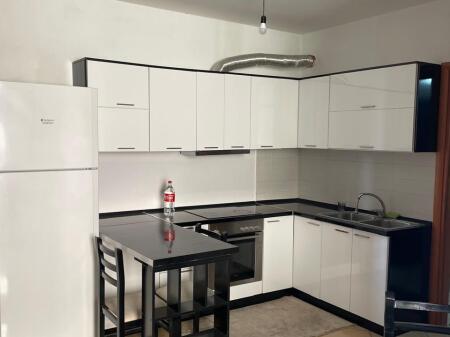 Jepet me qera apartament 1+1 ne Qender