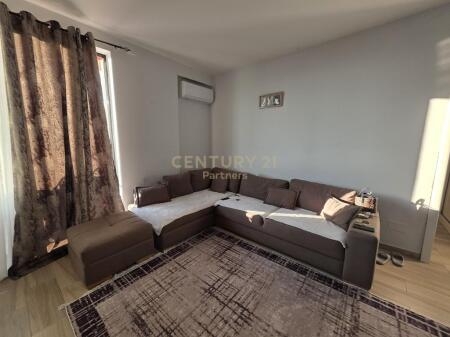 🏢 Shitet Apartament 1+1 në Shkozë, Tiranë – Kati i 4-të