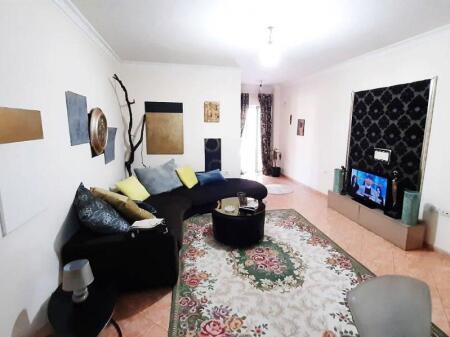 APARTAMENT ME QERA 2+1 ZOGU I ZI 700 EURO
