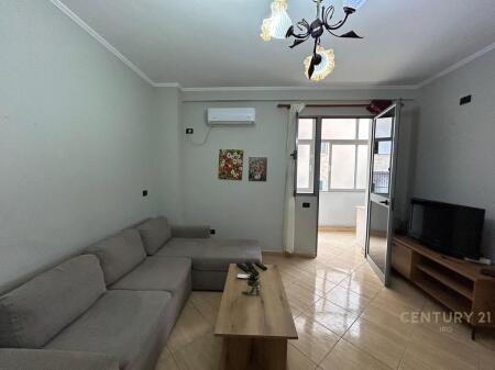 APPARTAMENTO 2+1 IN AFFITTO VICINO A VIA MYSLYM SHYRI. 650 € /Mese