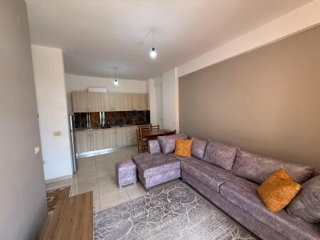 Appartamento 1+1 con ascensore in affitto nel palazzo ad Astir, 55 m² 350 Euro