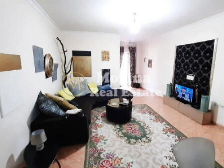 Appartamento 2+1+2, Zogu i Zi, 700 Euro/mese.