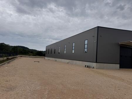 Modern warehouse for rent on Rinas street.
