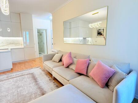Jepet me qera Apartament 2+1  Adresa : Rruga e Kosovareve  Cmimi 1200€