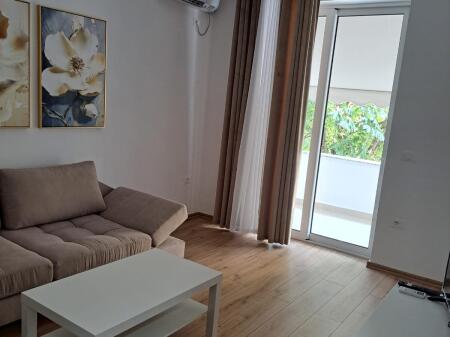 Appartamento In Affitto 1+1 In Via Barricate (ID B211265) Tirana