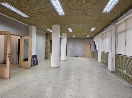 For rent 320 m² office space on Elbasan Street,