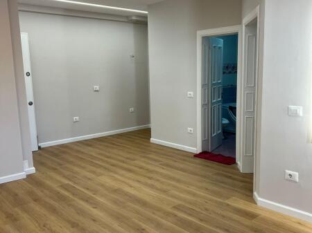 Vendesi in vendita appartamento 1+1 a Kodra e Diellit vicino a Eleonora