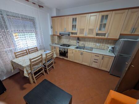 Jepet me qira apartament 1+1 tek Ish Ekspozita