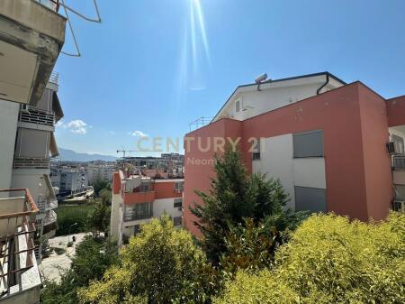 Apartament 1+1 për qira në zonën e Liqenit të Thatë!