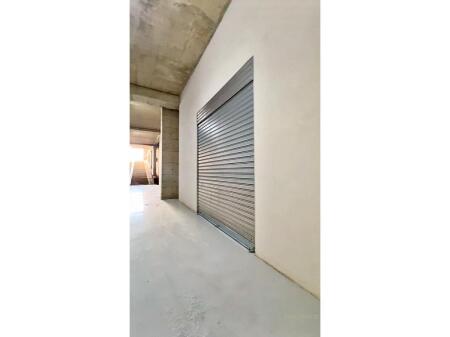 Warehouse with a height of 6 meters for rent at Bulevardi i Ri!