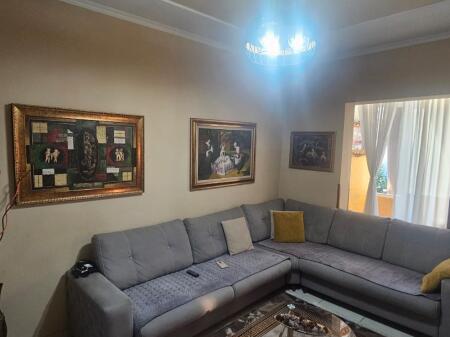 Shitet Apartament 2+1 tek Ish Tregu Elektrik