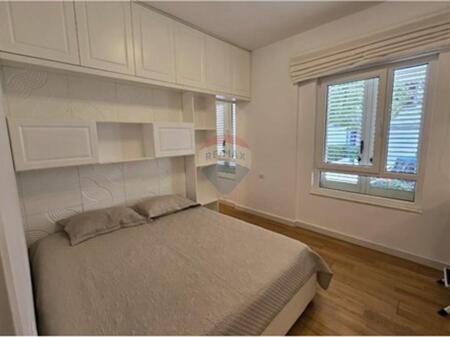 Jepet me qera apartament 2+1 tek Liqeni i Thate.