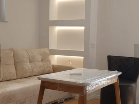 Jepet apartament 1+1+verande ne re ferit xhajko , pranw Uzines Dinamo