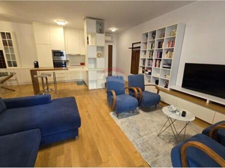 Jepet me qera apartament 2+1 tek Liqeni i Thate !