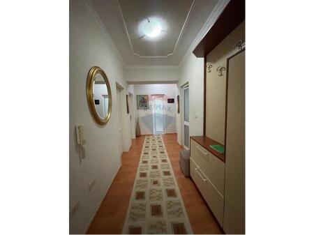 Apartament 2+1 per qira, rruga Margarita Tutulani