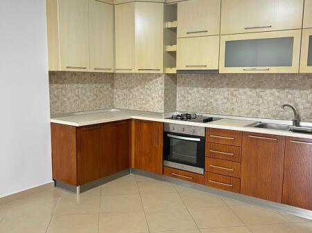 Affittasi Appartamento 2+1+1 con Balcone