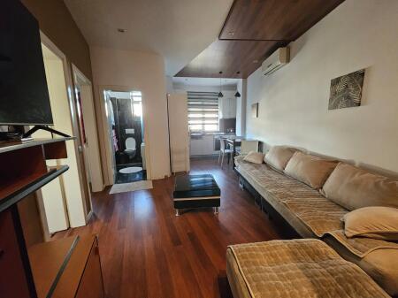 Jepet me Qira  apartament 2+1   tek  Stacioni Trenit  