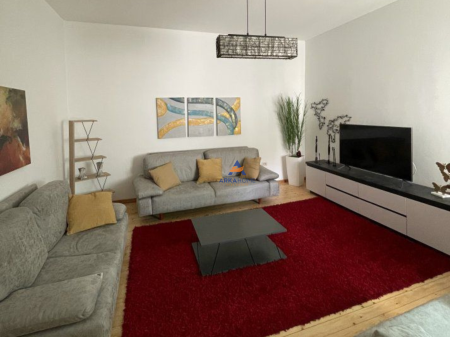 AFFITTASI APPARTAMENTO 1+1+CORTILE "MYSLYM SHYRI" 600 EURO (PARCHEGGIO INCLUSO).