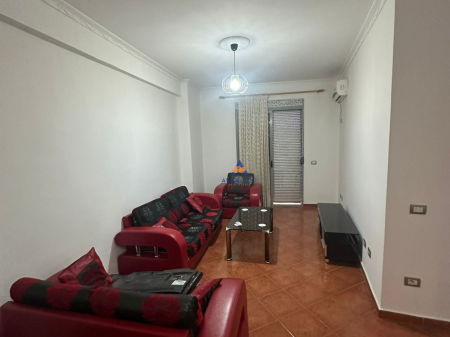 AFFITTASI APPARTAMENTO 2+1+2+BALCONE "NUOVA MATERNITÀ" 500 EURO.