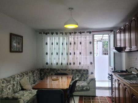 Jepet me qera apartament 2+1 + ballkon